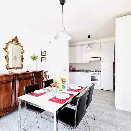 The Sunset 1 By Design Apartment
