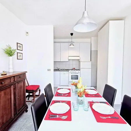 The Sunset 1 By Design Apartment *