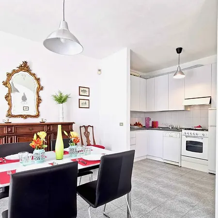 The Sunset 1 By Design Apartment